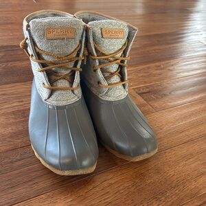 Sperry rain boots size 9.5
